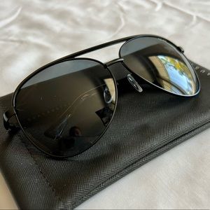 Quay Vivenne Sunglasses - Black